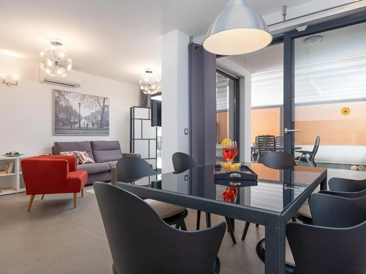 Apartments Elle & Alina Funtana