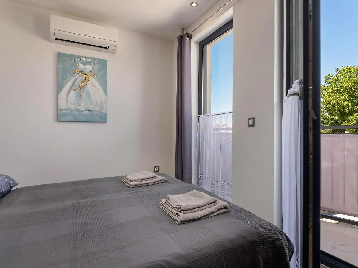 Apartments Elle & Alina Funtana