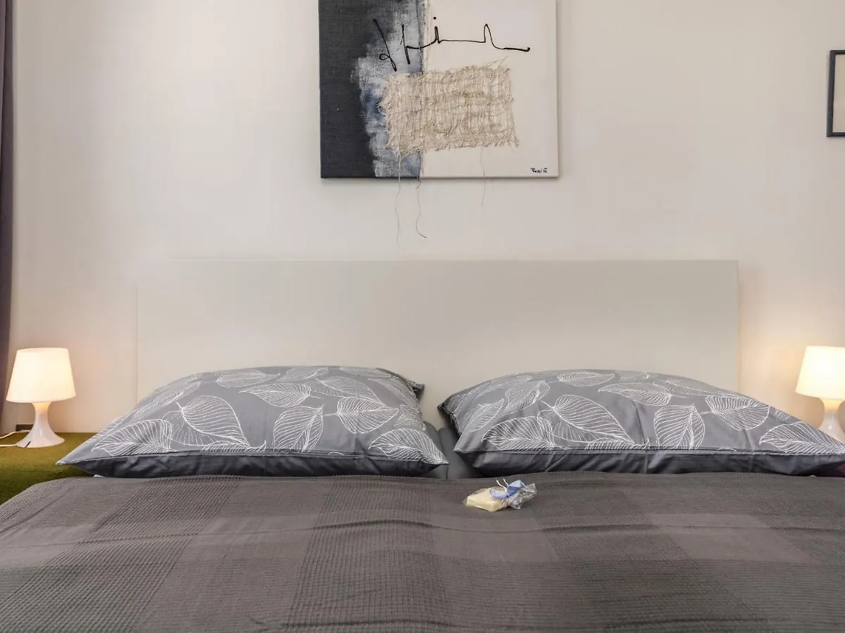 Apartments Elle & Alina Funtana 0*,