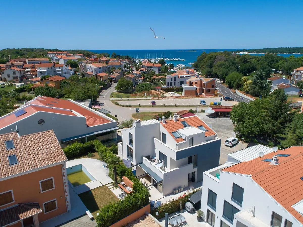 Apartments Elle & Alina Funtana
