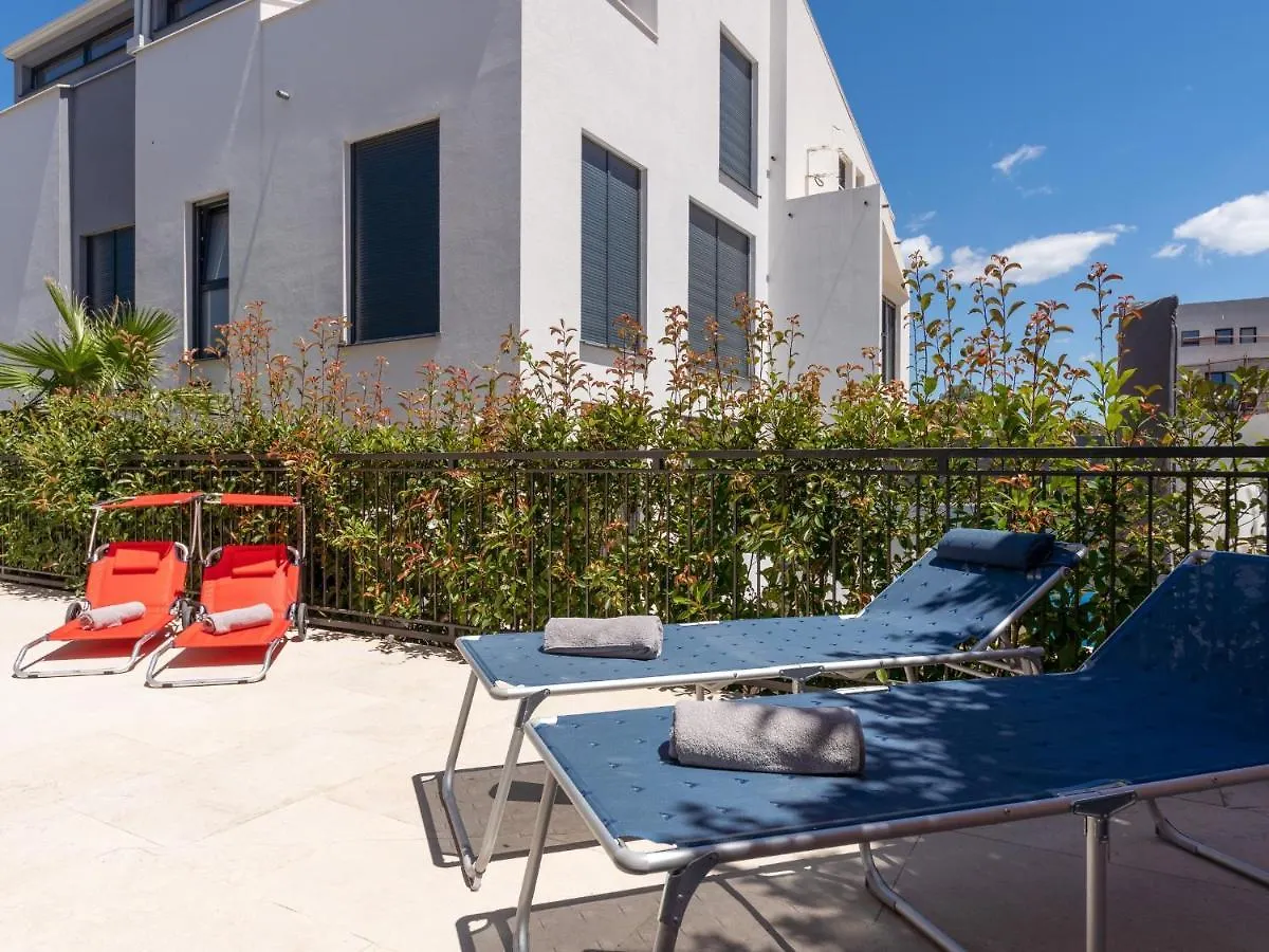 Apartments Elle & Alina Funtana