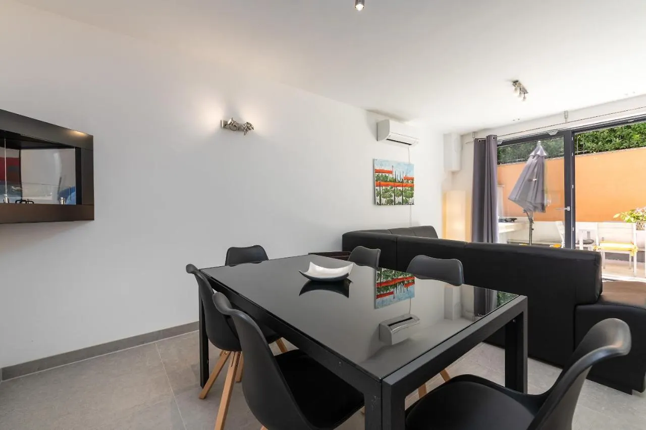Apartments Elle & Alina Funtana 0*,  Kroatien