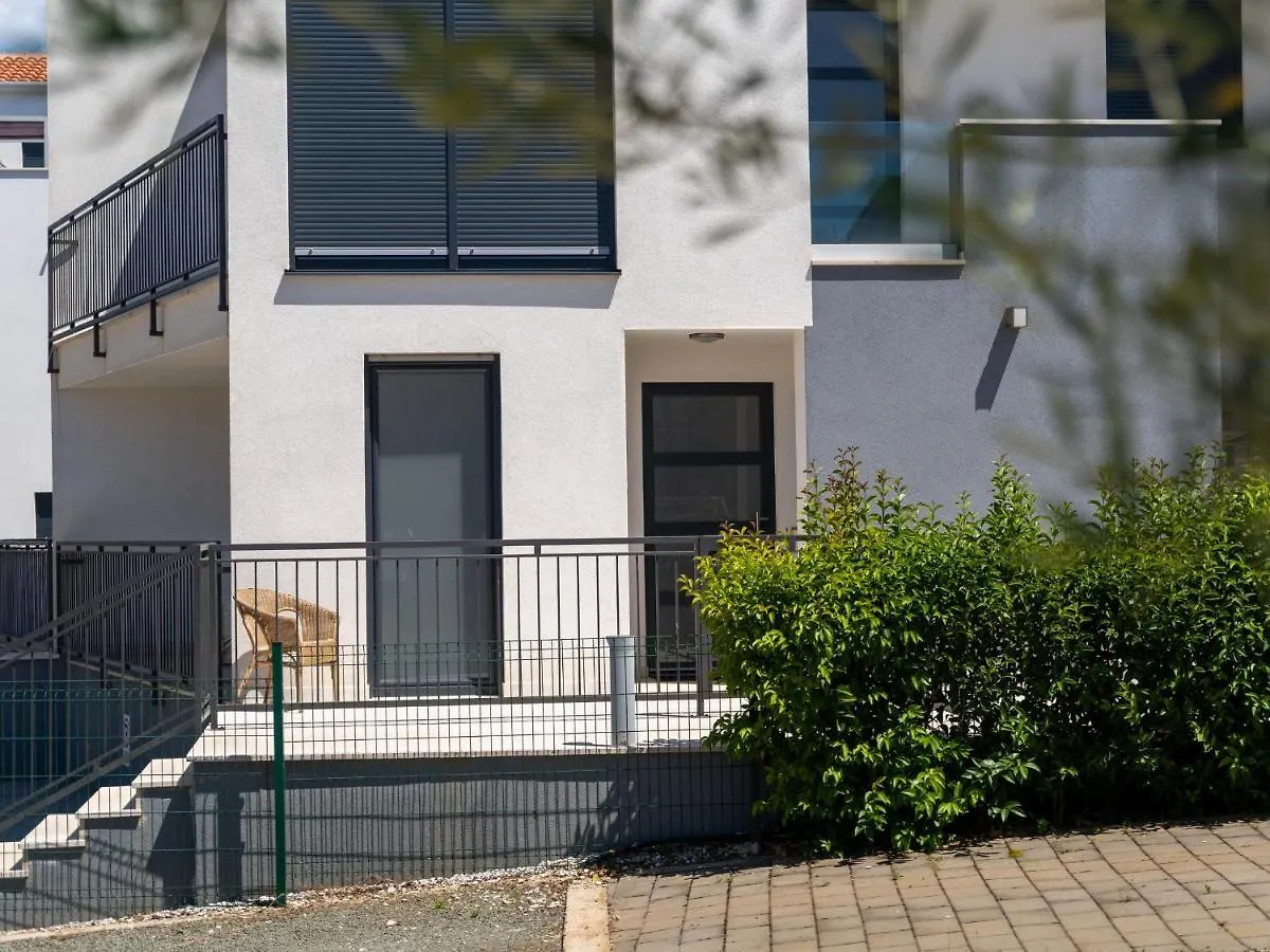Apartments Elle & Alina Funtana 0*,  Kroatien