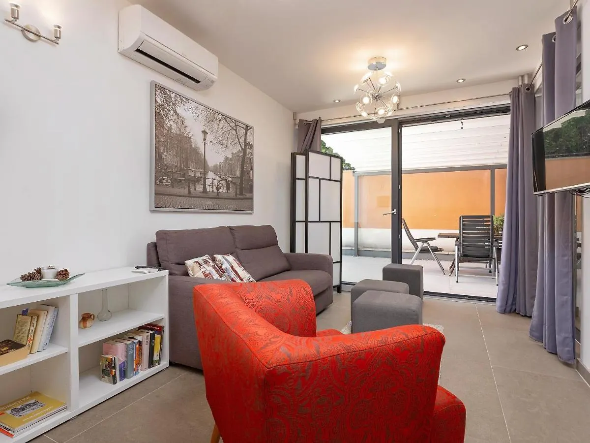 Apartments Elle & Alina Funtana 0*,