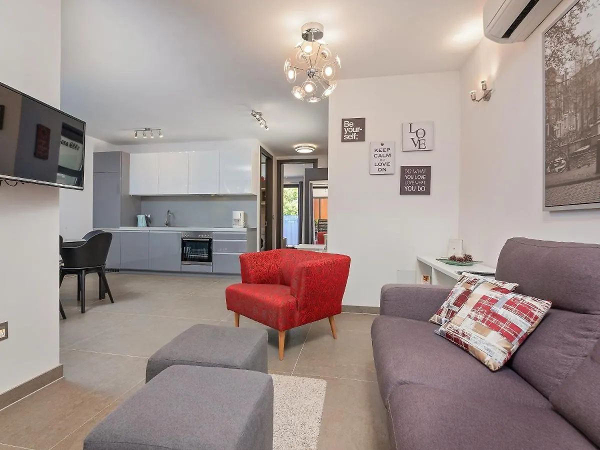Apartments Elle & Alina Funtana